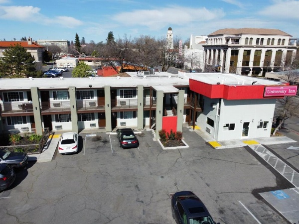 University Inn image 11