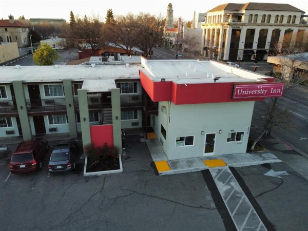 University Inn image 9